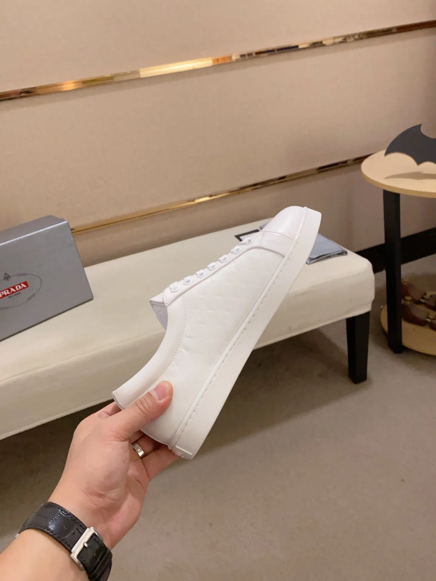Men's shoes 💰 580💰 ✔️✔️✔️High-quality new PRADA counters are launched at the same time. The new men's shoes and 😘fabrics are selected from first-layer cowhide and are made by pure handicrafts. Lining: Full cowhide lining. 👍🏿 High-end ☄️ air-cushion molded anti-slip rubber outsole, exquisite lines, simple and elegant, comfortable and high-end for leisure travel. Code number: 38 to 44 (45 can be customized)